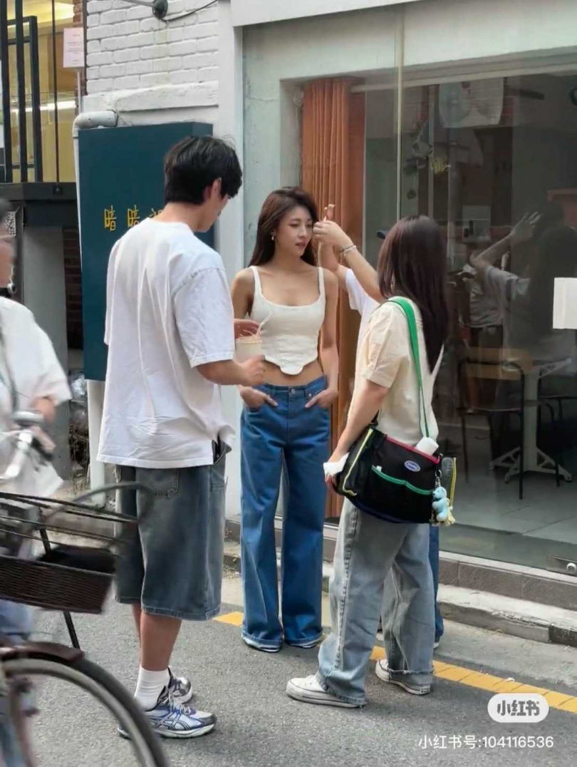 47歲河智苑近照瘋傳！低胸爆乳、性感螞蟻腰掀熱議，網驚呼：根本20世代少女