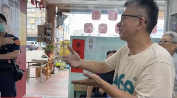 ▲▼高雄雙罷劫開撕！徐尚賢父傳「為救子」大鬧總部　志工全被趕出門。（圖／翻攝自Youtube杏仁哥）