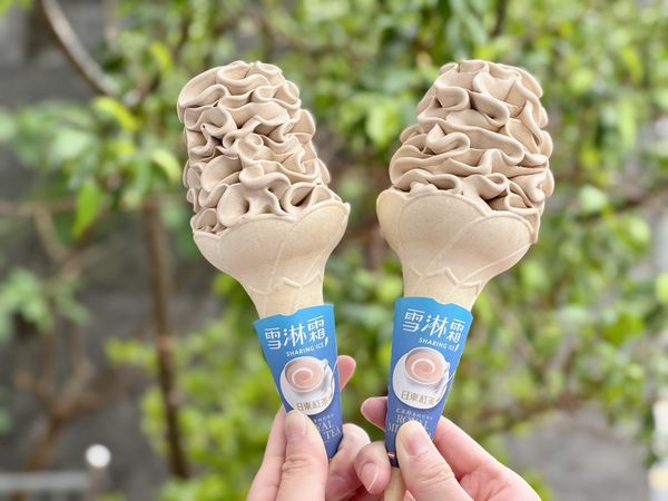 ▲▼7-11聯名日東紅茶推出「皇家奶茶霜淇淋」，還有限時買1送1等優惠。（圖／業者提供）
