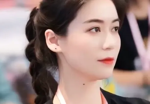 ▲34歲陸網紅。（圖／翻攝自微博）