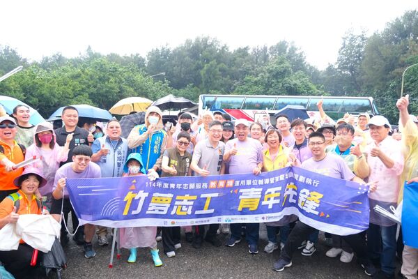 竹縣號召近200名青年志工齊力至新月沙灣淨灘（圖／新竹縣政府教育局提供）