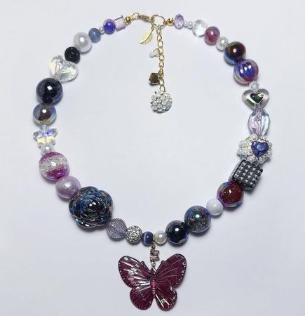 每條串珠項鍊都是陳瑾緗手作，陳列拍照也都自己來。（翻拍Pupubling IG）