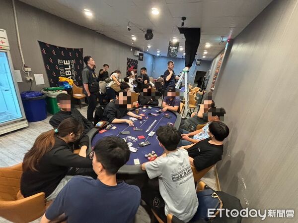 ▲大學校園週邊經營德州撲克吸引大學生，嘉縣警持票逮21人。（圖／記者翁伊森翻攝，下同）