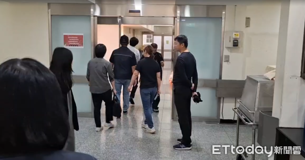 ▲▼             新北地檢署抵殯儀館，相驗釐清車禍肇事翁余文正的死因。（圖／記者陸運陞攝，下同）