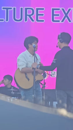 ▲▼李茂珍尷尬被趕下台遭霸凌狠嗆：在幹嘛啊？　主辦惡劣態度全場怒了。（圖／翻攝自YouTube）