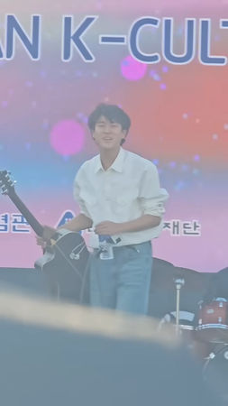 ▲▼李茂珍被趕下台還跟粉絲點頭致意。（圖／翻攝自YouTube）