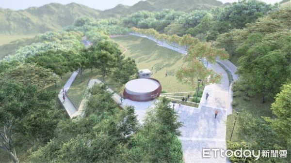 ▲▼花蓮縣長徐榛蔚冒雨前往美崙山公園，實地會勘園區環境景觀設施第一期工程進度。（圖／花蓮縣政府提供，下同）