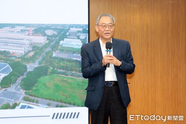 ▲台南市長黃偉哲出席智慧機器人產業聚落說明會，宣佈釋出104公頃土地，打造南方AI製造核心。（記者林東良翻攝，下同）