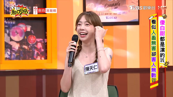 ▲陳天仁遭健身教練性騷！車上強吻摸下體　被問「幾個字」她表情尷尬 。（圖／翻攝自YouTube／11點熱吵店）