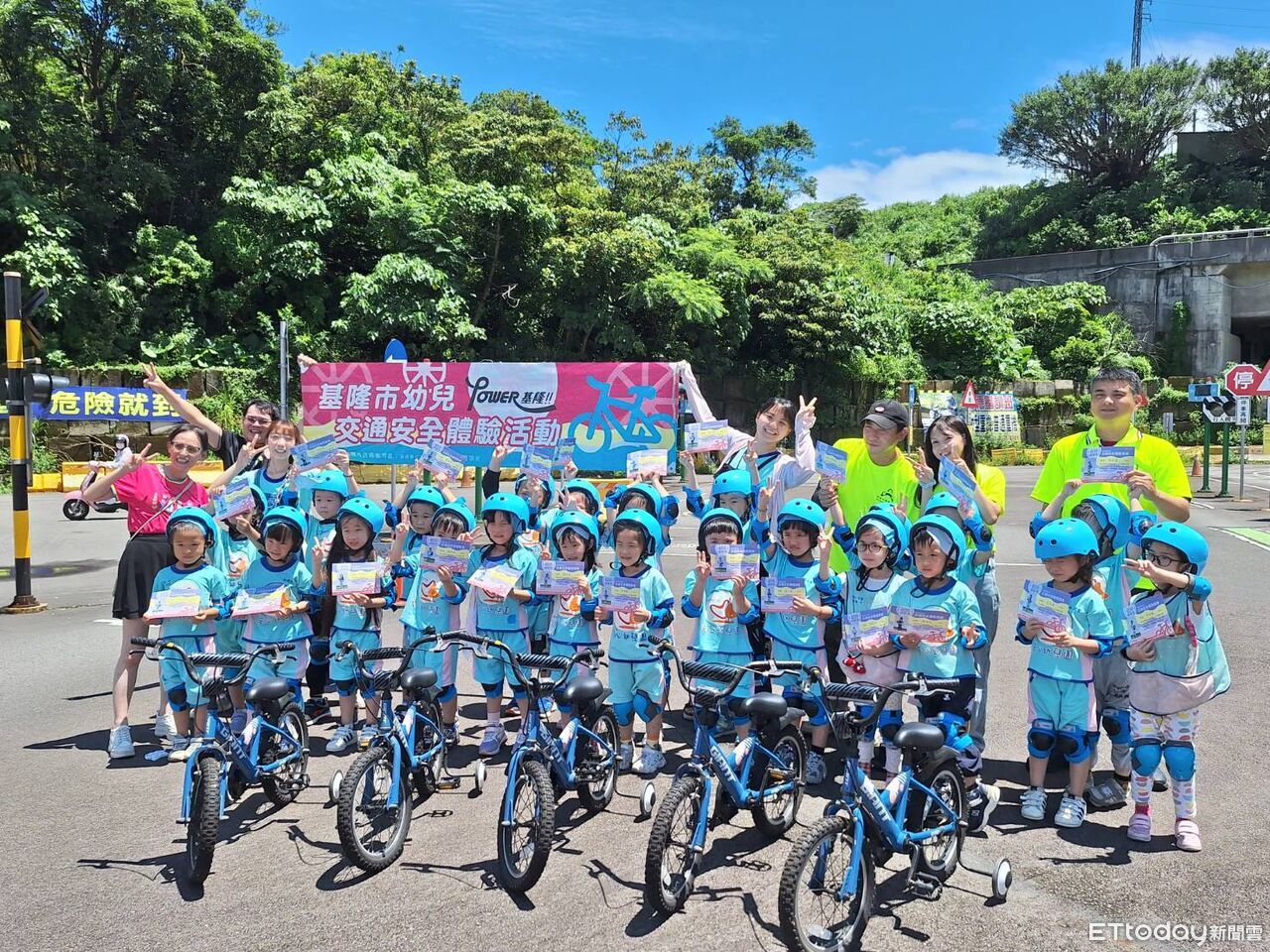 基隆幼兒交通安全體驗　萌娃騎腳踏車考Q版駕照