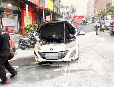 19歲女開車突竄大火「整輛燒掉」　PO文自嘲：遇到人生最屌的事