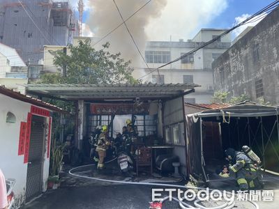 快訊／高雄楠梓平房火警！濃煙狂竄　男被救出命危送醫