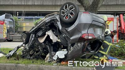 北市嚴重車禍！自小客爛毀「駕駛噴飛」　目擊女嚇哭：頭上都是血