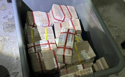 撿到千萬現鈔！泰女垃圾場打開箱子一看大驚　警急尋失主