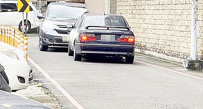 中壢自小客窄巷會車不肯讓！2車「互瞪3小時」　整條路快瘋了
