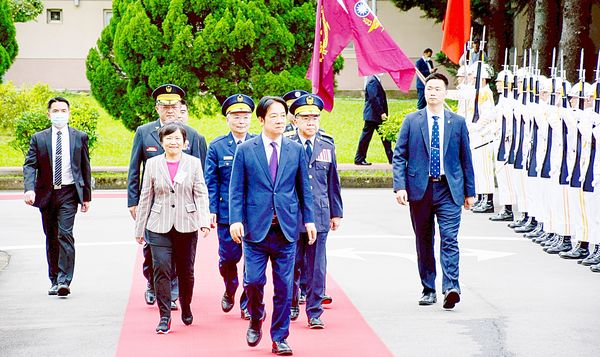 ▲賴清德總統今天上午出席警察大學聯合畢業典禮，校閱畢業生隊伍。（圖／警大提供）