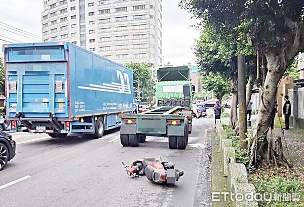 ▲印尼籍移工今天清晨在中壢區吉林路騎車雙載鑽車縫，結果慘遭聯結車捲入車輪下輾過送醫不治，圖為事故現場。（圖／記者沈繼昌翻攝）