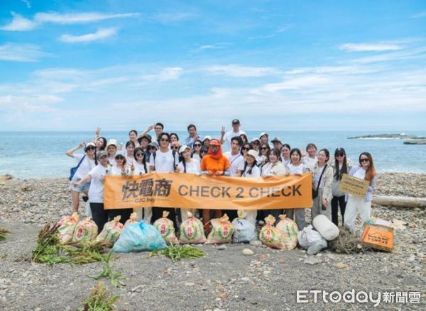 ▲C2CBUY 快電商舉辦第三屆企業淨灘行動，在迎來世界海洋日前夕。（圖／記者游瓊華翻攝）