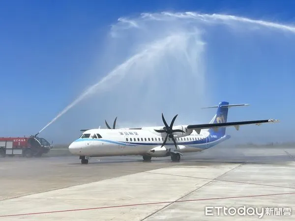 ▲▼華信航空,高雄-馬祖南竿首航。（圖／華信提供）