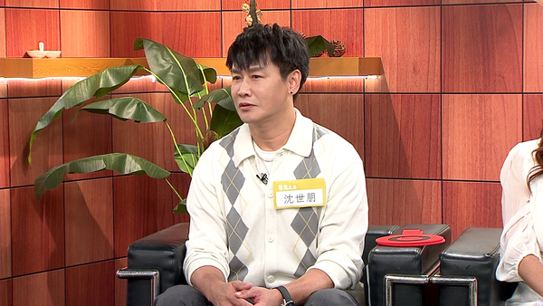 ▲沈世朋使用三球呼吸訓練器展現驚人肺活量。（圖／年代提供）