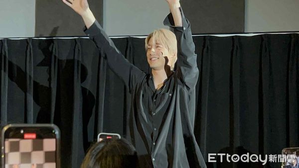 ▲坂口健太郎從觀眾席現身全場驚訝。（圖／讀者提供）