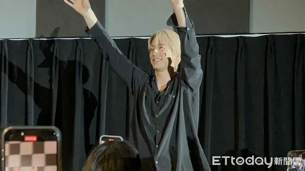 ▲坂口健太郎從觀眾席現身全場驚訝。（圖／讀者提供）