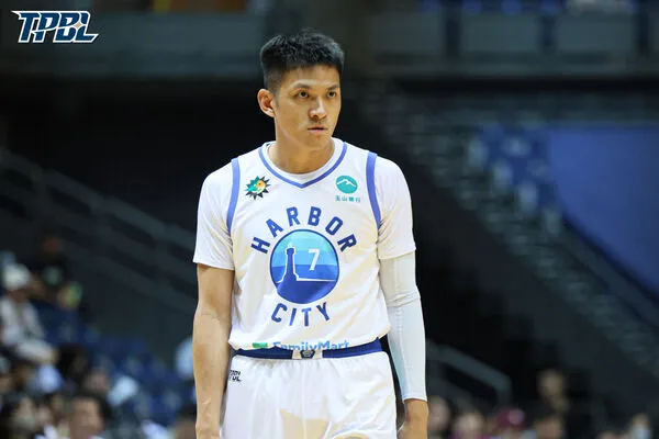 ▲夢想家蔣淯安、霍爾曼，海神于煥亞、胡瓏貿、克雷格。（圖／TPBL提供）