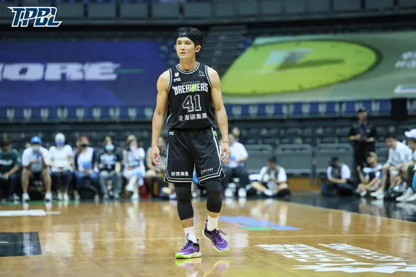 ▲夢想家蔣淯安、霍爾曼，海神于煥亞、胡瓏貿、克雷格。（圖／TPBL提供）