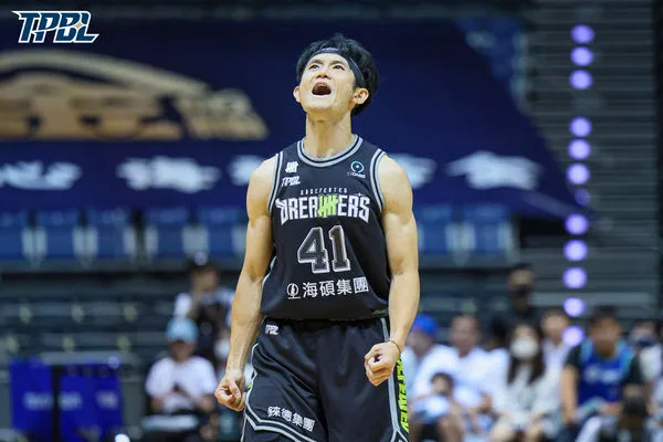 ▲夢想家蔣淯安、霍爾曼，海神于煥亞、胡瓏貿、克雷格。（圖／TPBL提供） 