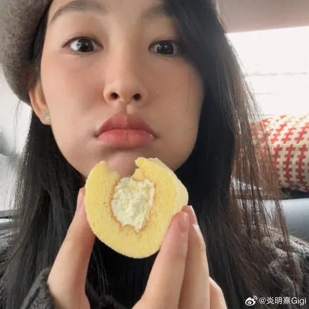 ▲炎明熹透過影片向粉絲表達思念。（圖／翻攝自炎明熹微博）