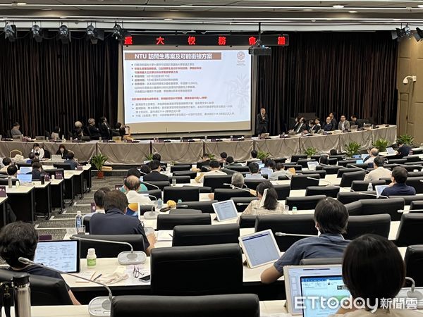 ▲▼台大校長陳文章主持校務會議，會中提出NTU 訪問生專案及可能銜接方案。（圖／記者許敏溶攝）