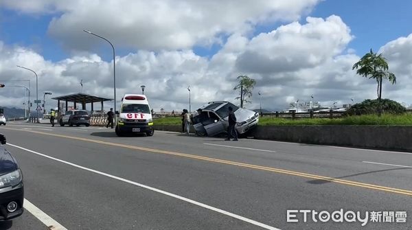 ▲▼台東市仁義北路今(7)日發生一起自撞車禍             。（圖／記者楊晨東翻攝）