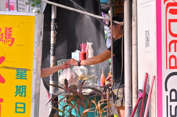 ▲▼美村路最好吃水煎包，爆量內餡高麗菜。（圖／部落客橘子狗提供）