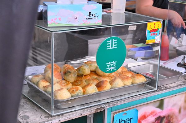 ▲▼美村路最好吃水煎包，爆量內餡高麗菜。（圖／部落客橘子狗提供）