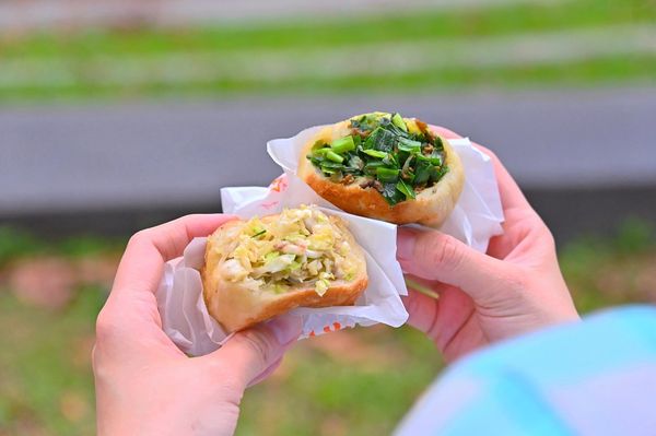 ▲▼美村路最好吃水煎包，爆量內餡高麗菜。（圖／部落客橘子狗提供）