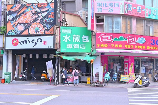 ▲▼美村路最好吃水煎包，爆量內餡高麗菜。（圖／部落客橘子狗提供）