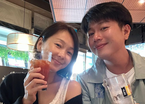 ▲▼李易放閃六月。（圖／翻攝自Facebook／李易LEE YI）