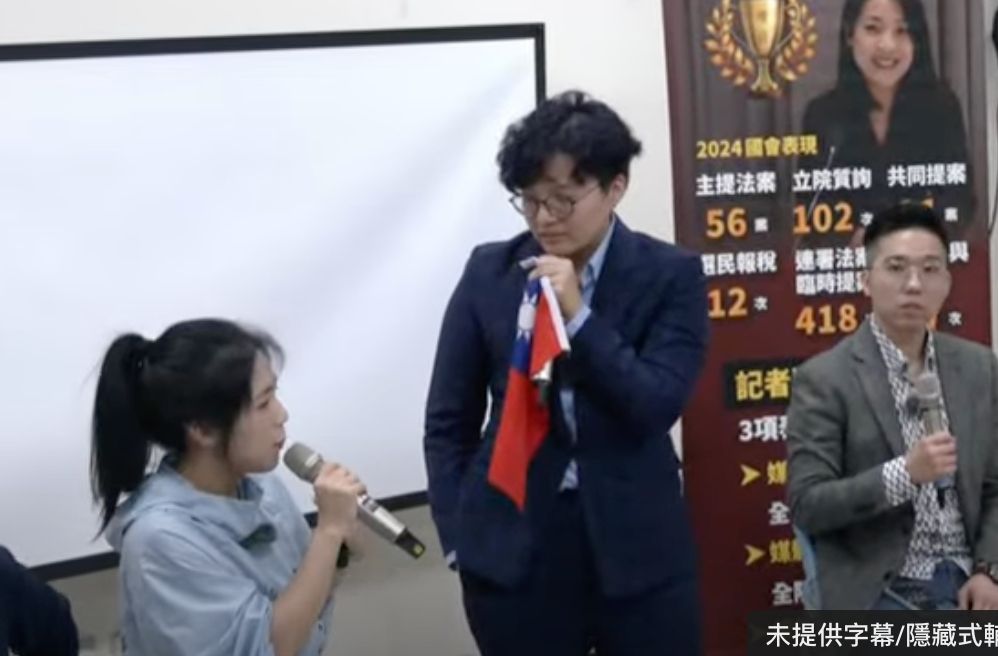 ▲ 吳靜怡直衝徐巧芯說明會   。（圖／翻攝直播畫面）