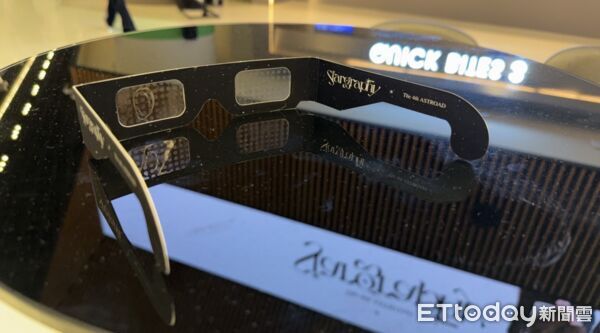 ▲▼ ▲▼▲▼獨家直擊／ASTRO演唱會「現場發3D眼鏡」　粉絲淚崩「看到文彬身影」：哭倒現場。（圖／讀者提供）