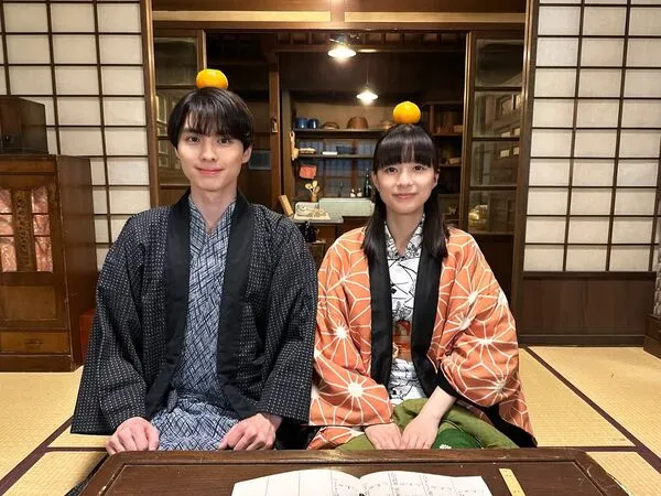 ▲▼ 最萌昭和夫妻檔！芳根京子拍完《宛如粼光夫婦日和》想來台灣點名滷肉飯。（圖／friDay影音提供）