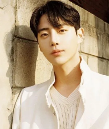 ▲▼ 29歲模特金鍾碩「墜樓身亡」死因曝光！　家屬慟喊：將公開警方錄音檔。（圖／翻攝自金鍾碩IG）