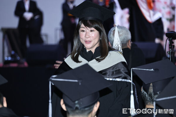 ▲▼ 獨家訪問 前副總統連戰二媳婦路永佳台大復旦EMBA畢業典禮。（圖／記者黃克翔攝）