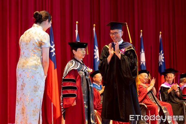 ▲陳樹菊獲台東大學名譽博士肯定。（圖／記者楊晨東翻攝）