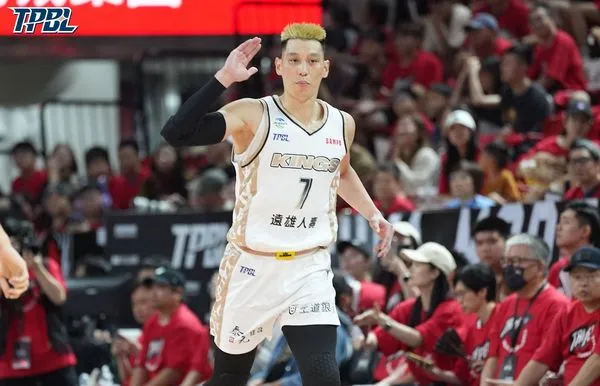 ▲戰神丁聖儒、陳文宏、莫爾曼、許皓程，國王林書豪、李愷諺、萊恩。（圖／TPBL職籃提供）