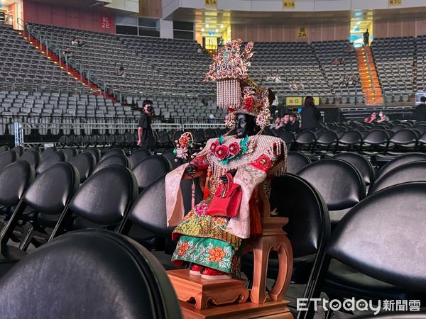 ▲▼媽祖來看彭佳慧演唱會。（圖／記者劉亮亨攝）