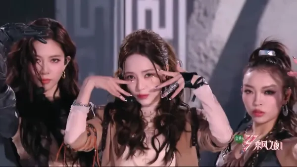 ▲▼侯佩岑《浪姐6》最終獲選成團，跳舞被質疑划水。（圖／翻攝自微博）