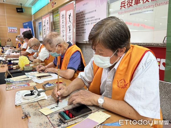 ▲▼   嘉義醫院與青溪新文藝學會聯合舉辦《爍石流金．神搖目奪》美展開幕茶會   。（圖／衛服部嘉義醫院提供）