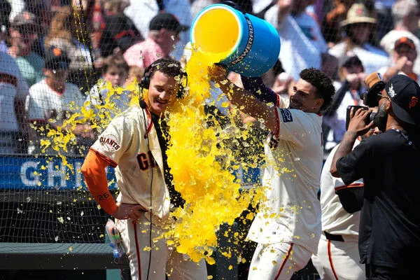 ▲巨人查普曼（Matt Chapman）今天轟出一發再見2分全壘打，率隊3比2逆轉奪勝。（圖／達志影像／美聯社）