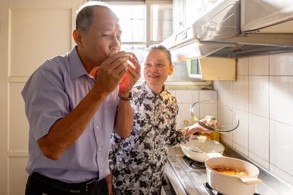 ▲《生命的麥田》艾偉、王淑娟、林美貞、洪小鈴，還有陳志強帶著太太曾智希一同觀看首播。（圖／大愛電視提供）