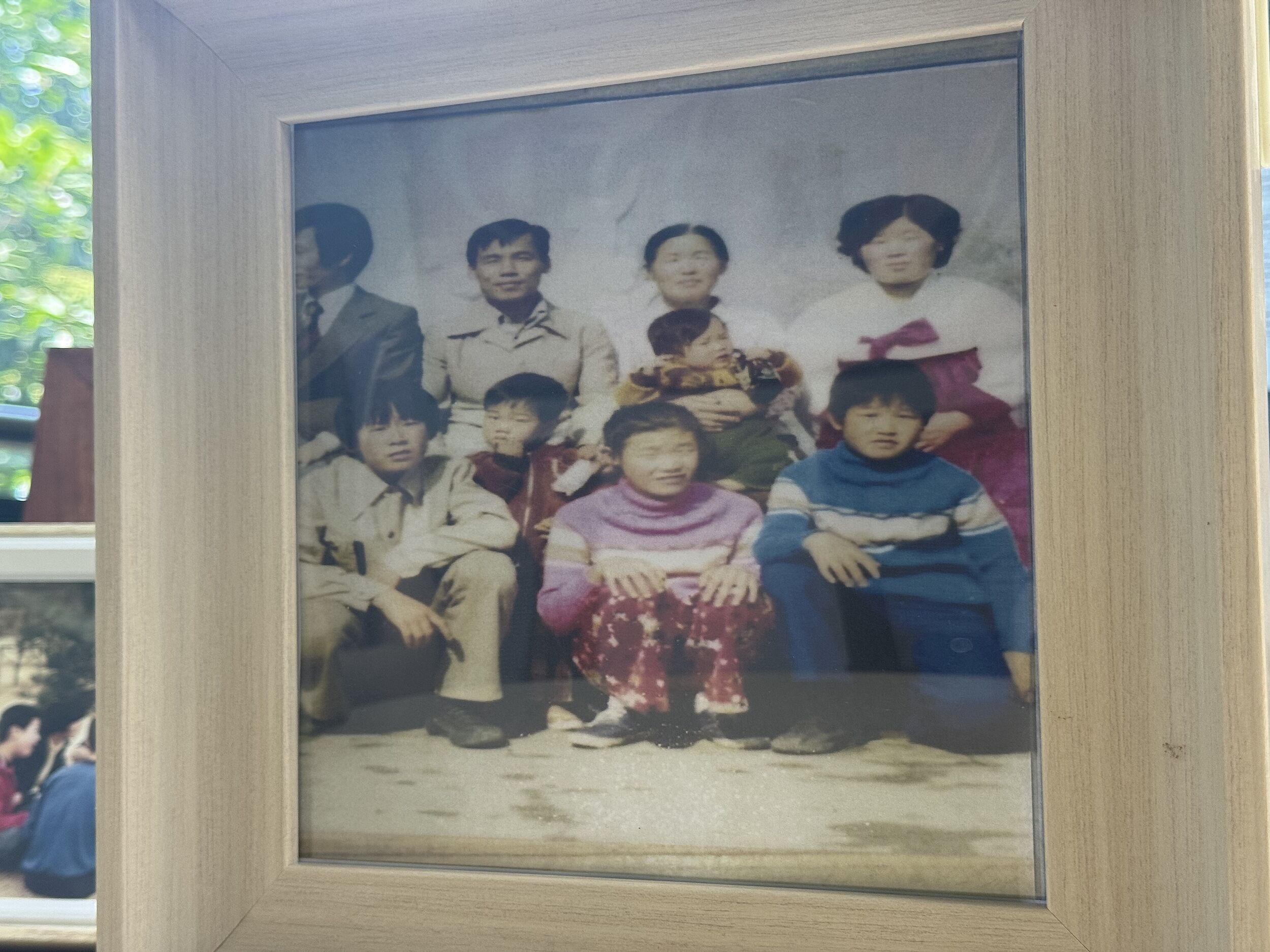 ▲▼李在明（前排左一）童年時的全家福。（圖／VCG）